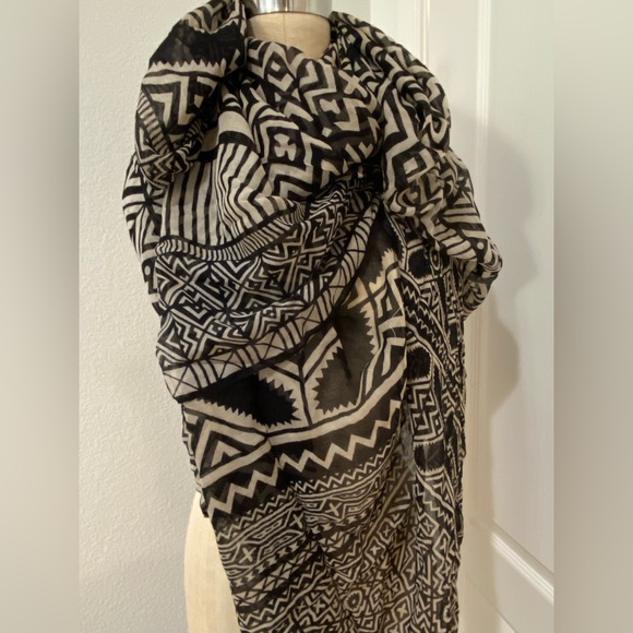 Johnny Was cashmere blend scarf 49x66 - Picture 2 of 4